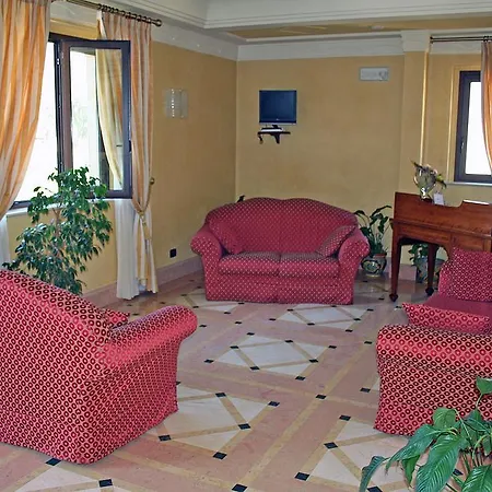 Ypsigro Palace 4*