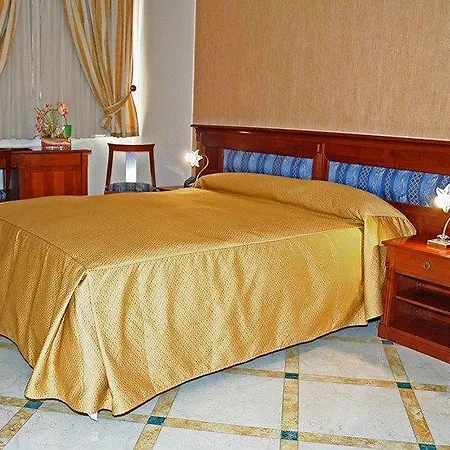 Ypsigro Palace Hotel 4*