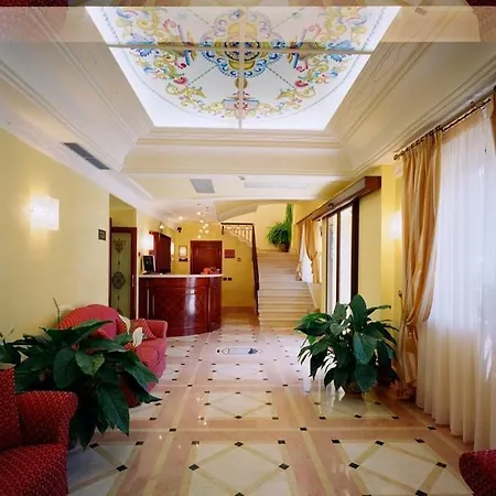 Hotel Ypsigro Palace 4*