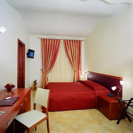 Ypsigro Palace 4*
