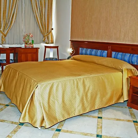 Hotel Ypsigro Palace