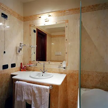Ypsigro Palace Hotel 4*